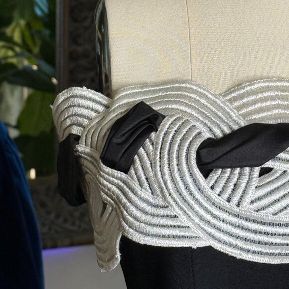 Vintage Victor Costa Black Strapless Gown w/ Statement Braided Bodice & Bow – Si - Picture 3 of 12